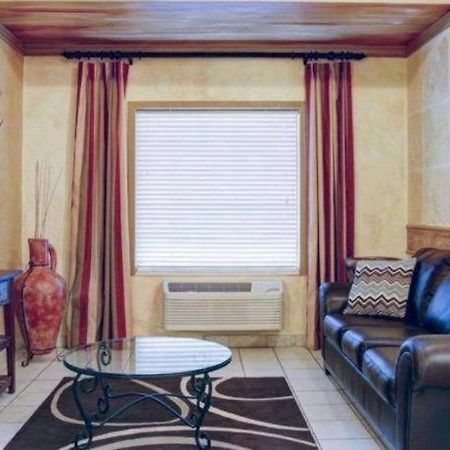 Quality Inn & Suites Airport Остин Екстериор снимка