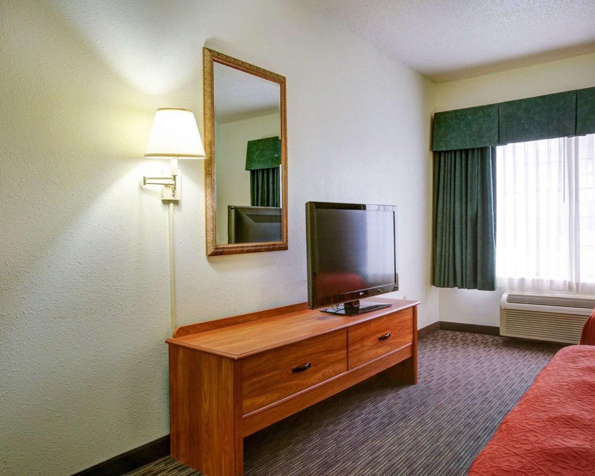 Quality Inn & Suites Airport Остин Екстериор снимка