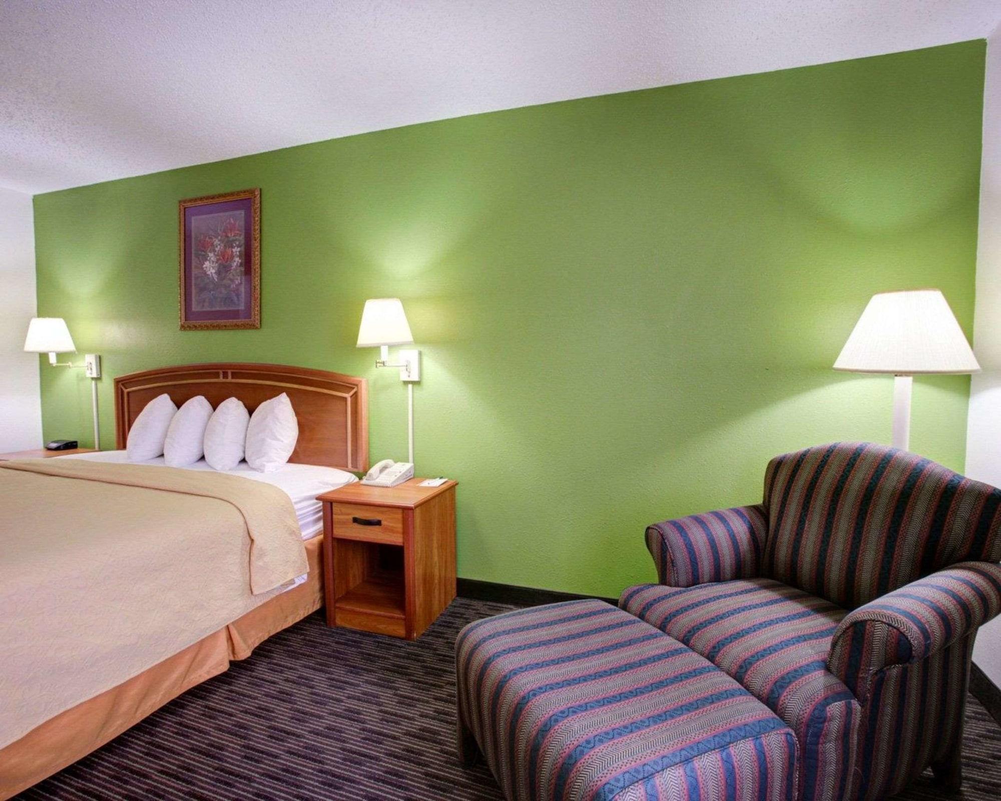 Quality Inn & Suites Airport Остин Екстериор снимка