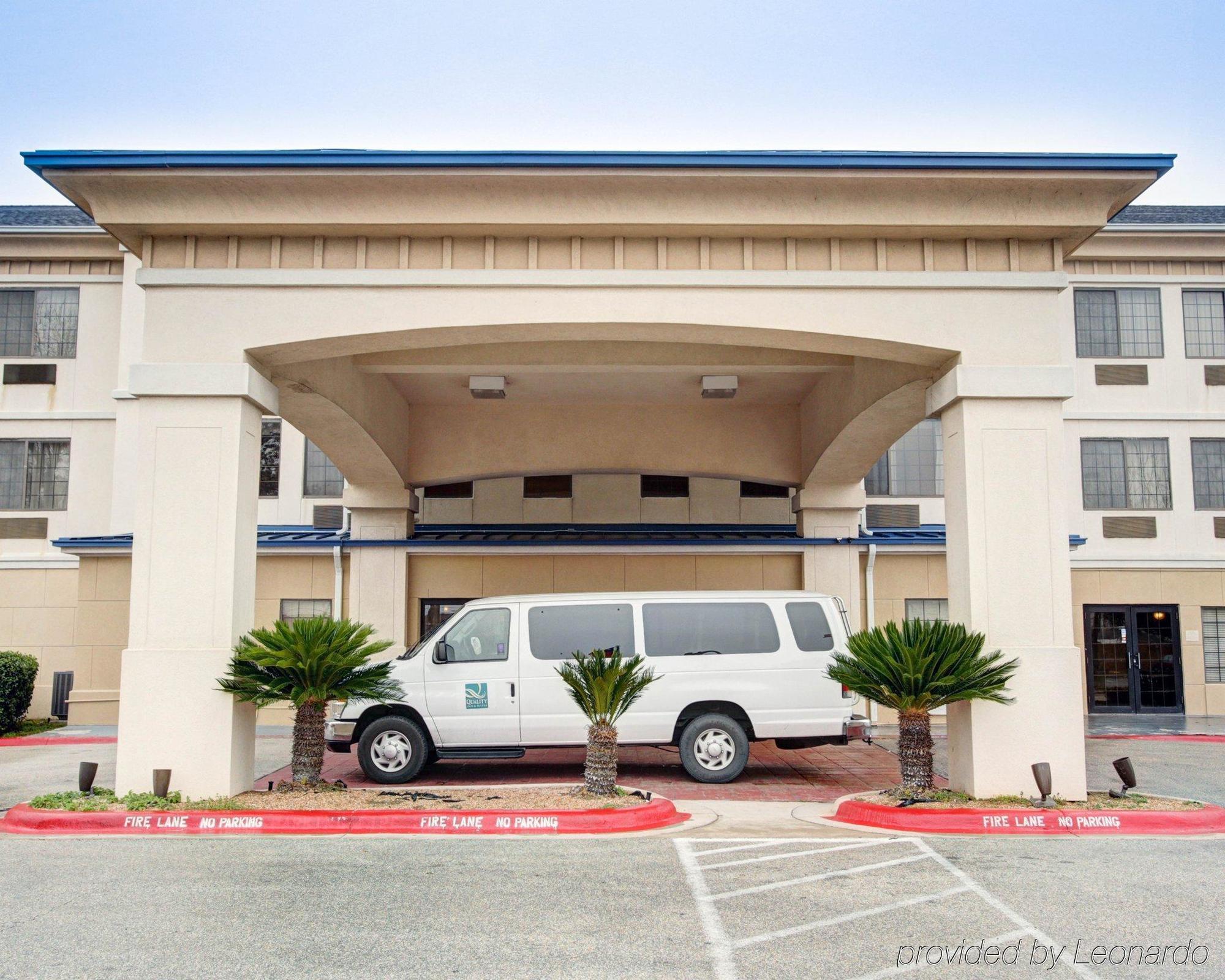 Quality Inn & Suites Airport Остин Екстериор снимка