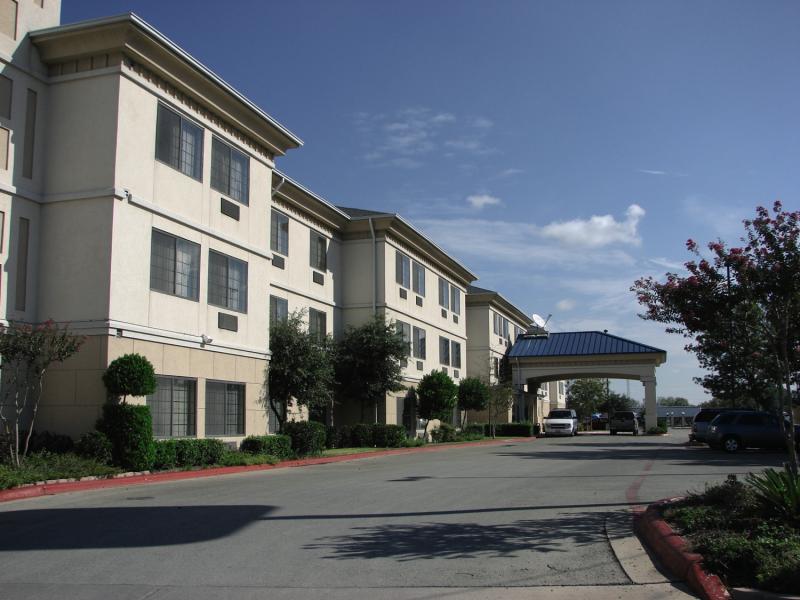 Quality Inn & Suites Airport Остин Екстериор снимка