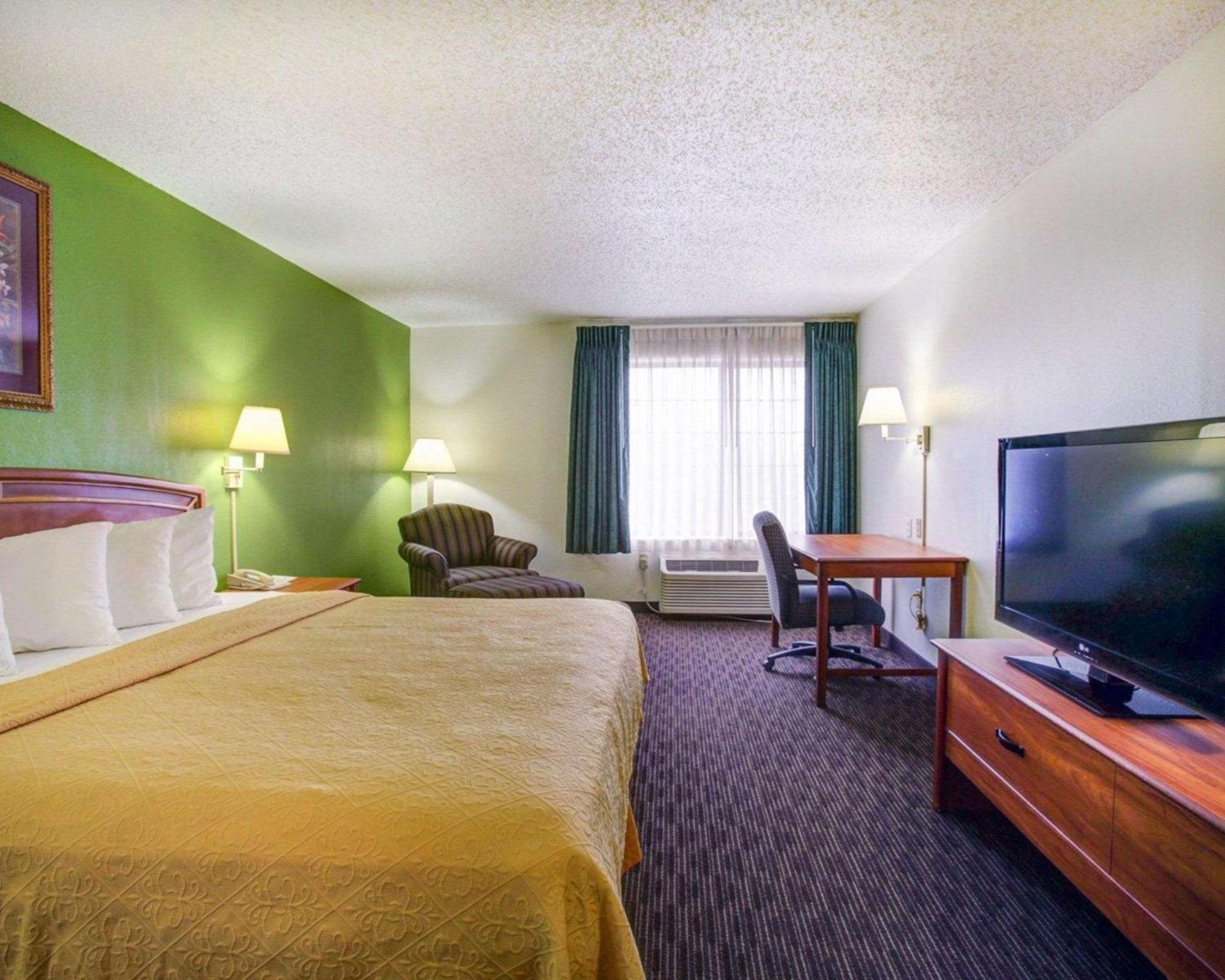 Quality Inn & Suites Airport Остин Екстериор снимка
