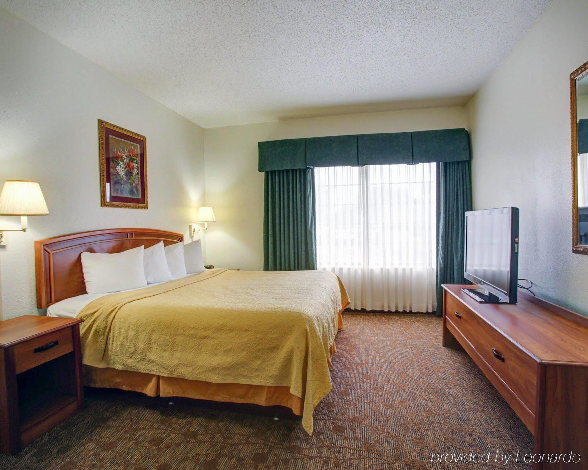 Quality Inn & Suites Airport Остин Екстериор снимка