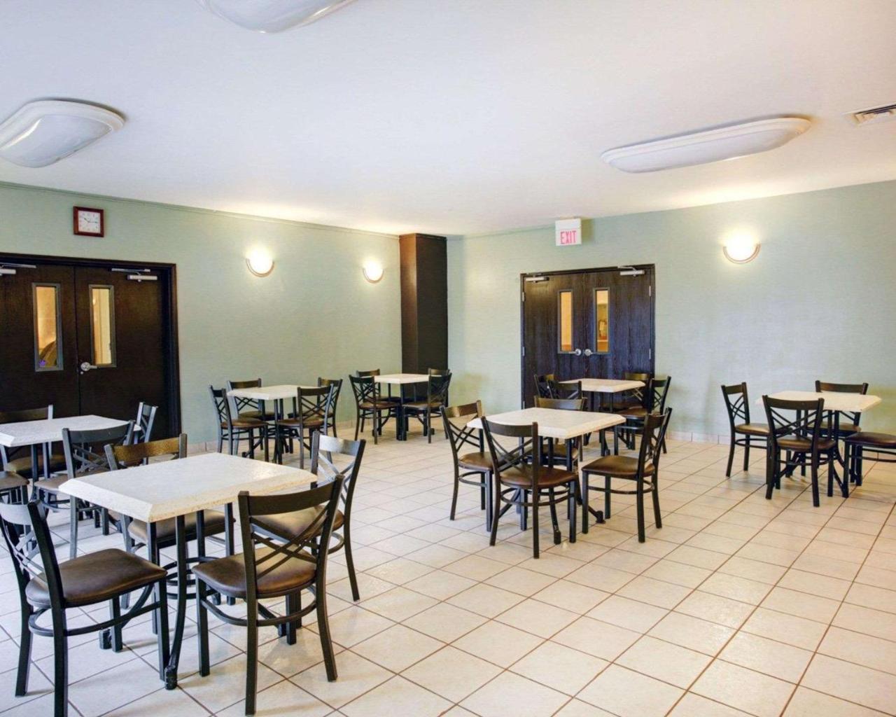 Quality Inn & Suites Airport Остин Екстериор снимка