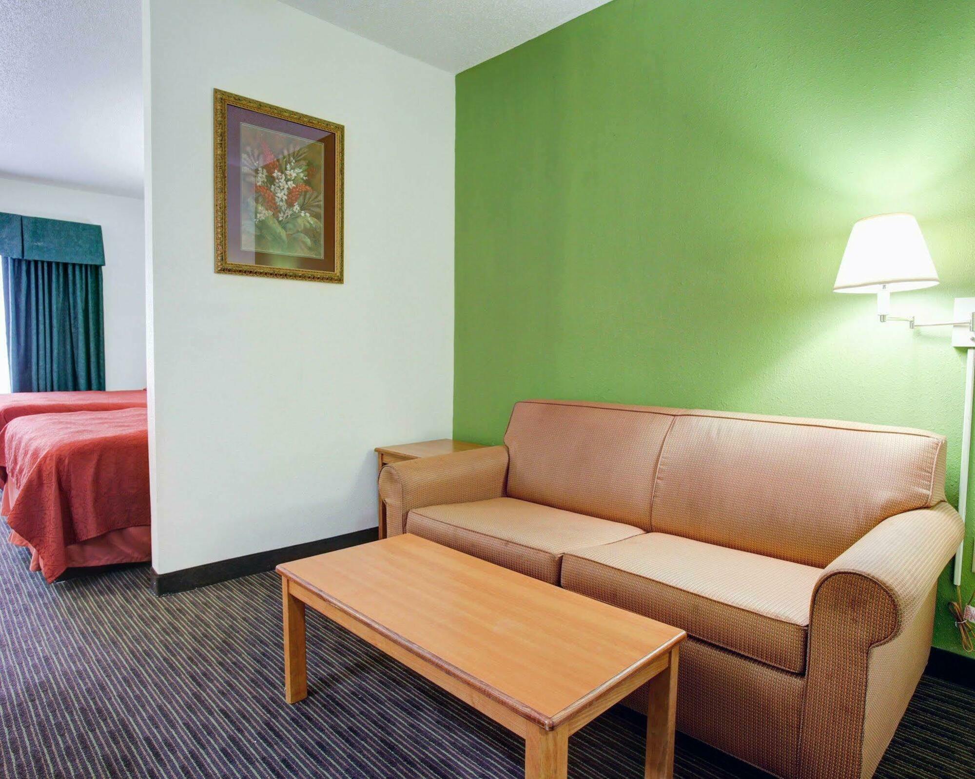 Quality Inn & Suites Airport Остин Екстериор снимка