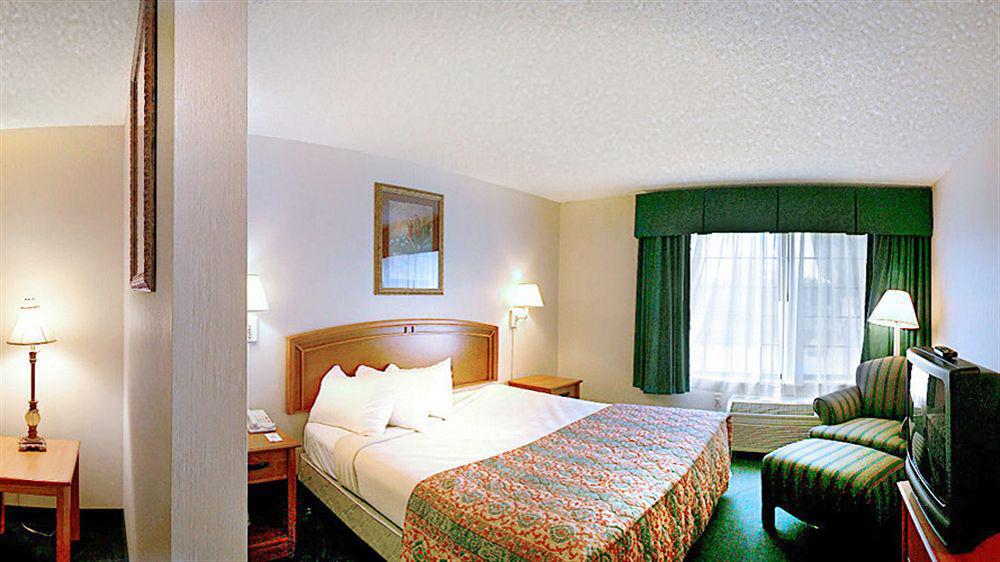Quality Inn & Suites Airport Остин Екстериор снимка