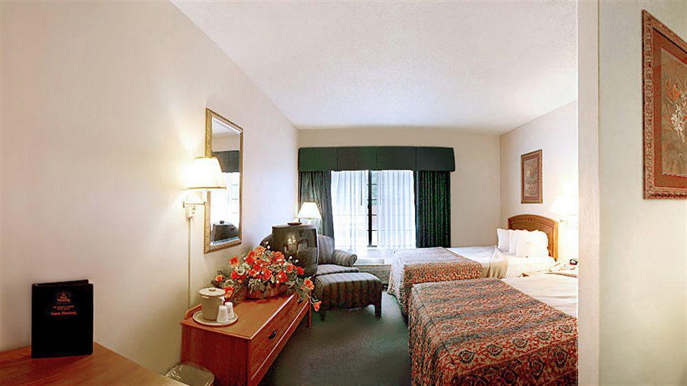 Quality Inn & Suites Airport Остин Екстериор снимка